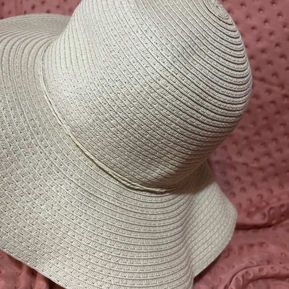 WOMEN’S BEAUTIFUL FLOPPY SUN HAT FROM XIIX. NEW - Picture 3 of 6